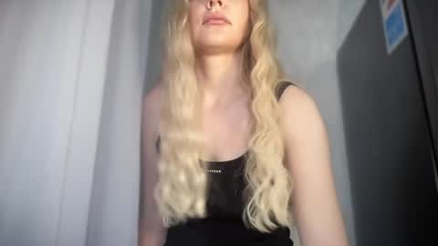 iniva05 online show from April 11, 2026, 2:43 pm