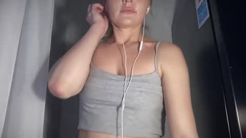 iniva05 online show from April 13, 2026, 3:06 pm