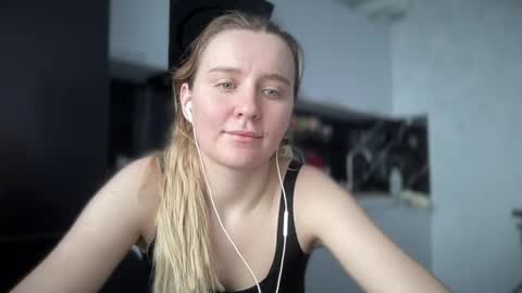 iniva05 online show from April 15, 2026, 9:49 am