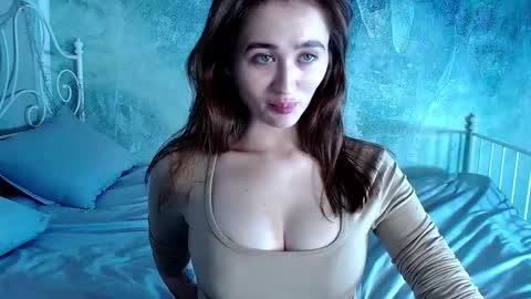 Lina online show from November 11, 2025, 2:50 pm