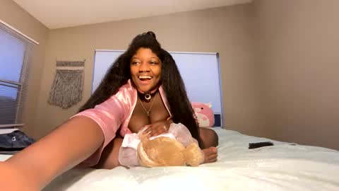 Lola online show from October 11, 2025, 1:31 pm