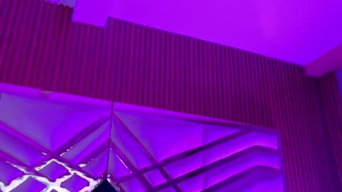 innocenthazel online show from April 4, 2026, 2:54 am