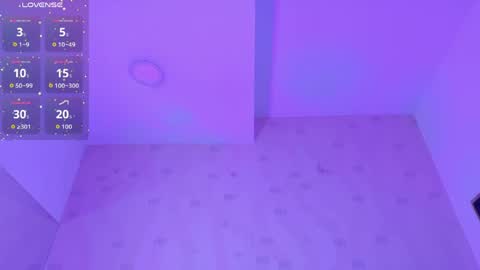 innocenthazel online show from April 5, 2026, 12:35 pm