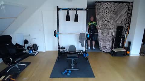 insanemaxxx online show from December 3, 2024, 10:39 am