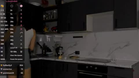 Snapshot of internetsexplorer chatting on December 21, 2024, 2:19 am Bernadette  Join  online show from December 21, 2024, 2:19 am