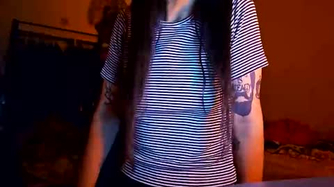 Snapshot of inthegrass chatting on December 17, 2025, 3:01 am kirie online show from December 17, 2025, 3:01 am