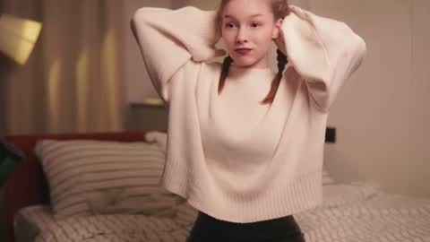 Avie online show from March 10, 2026, 2:44 pm