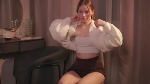 Avie online show from April 5, 2026, 6:38 pm