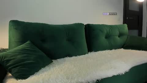 Snapshot of intrigueeme chatting on July 5, 2026, 10:55 am Yuli online show from July 5, 2026, 10:55 am