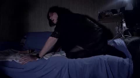 ionnatrav online show from December 21, 2025, 4:03 pm