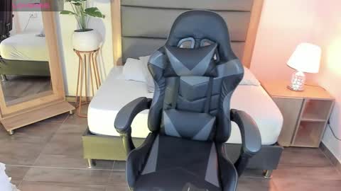 Snapshot of irantzu_hank chatting on February 13, 2025, 12:32 pm Irantzu online show from February 13, 2025, 12:32 pm