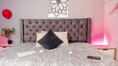 Iris Rosse online show from October 8, 2025, 4:04 pm