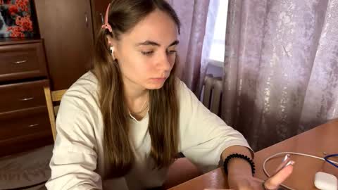 Evie online show from October 17, 2025, 9:12 am