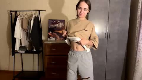 Evie online show from October 21, 2025, 9:10 am