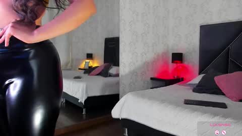 Queen Iris online show from March 9, 2026, 4:22 pm