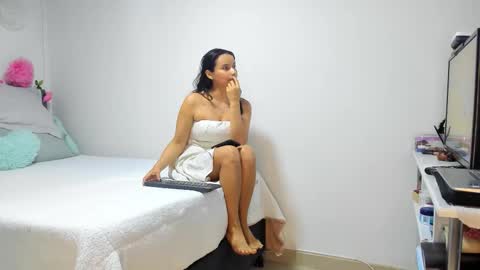 Snapshot of iris_evans__ chatting on November 9, 2025, 10:52 pm iris online show from November 9, 2025, 10:52 pm