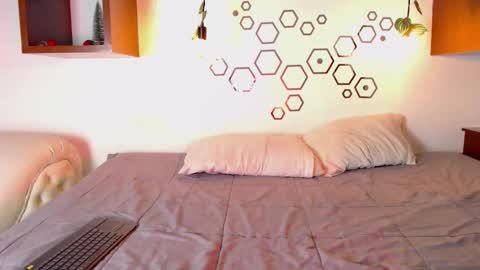 Snapshot of iris_joi chatting on December 23, 2025, 3:59 am Iirs online show from December 23, 2025, 3:59 am