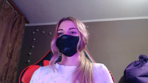 Lily online show from October 23, 2025, 3:44 pm