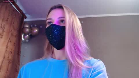 Lily online show from November 9, 2025, 1:20 pm