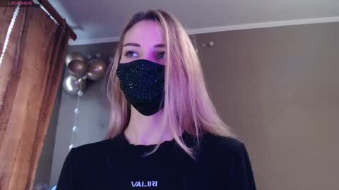 Lily online show from November 20, 2025, 12:49 pm