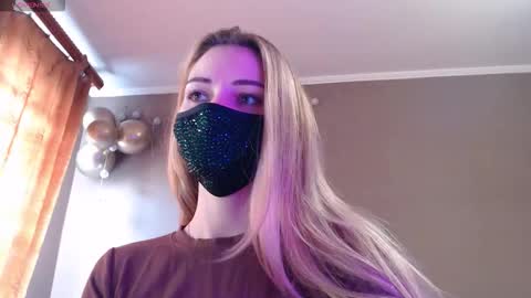 Lily online show from November 21, 2025, 9:52 am