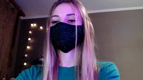 Lily online show from January 5, 2026, 5:27 pm