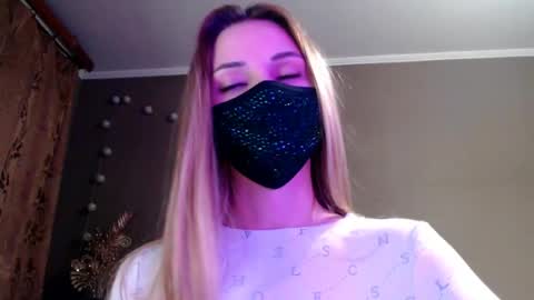 Lily online show from April 15, 2026, 7:58 pm