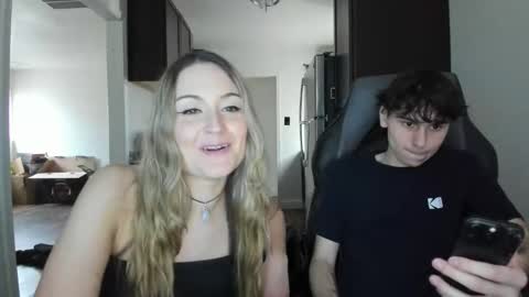 Snapshot of iris_roslin chatting on April 19, 2026, 12:33 am Iris 3 online show from April 19, 2026, 12:33 am