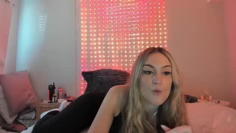 Snapshot of iris_roslin chatting on June 5, 2026, 1:12 am Iris 3 online show from June 5, 2026, 1:12 am