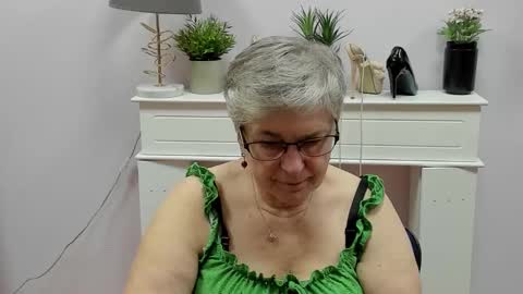 Snapshot of iris_xdesire chatting on November 21, 2025, 7:51 am I R I S online show from November 21, 2025, 7:51 am