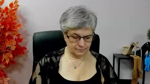 Snapshot of iris_xdesire chatting on November 25, 2025, 7:19 am I R I S online show from November 25, 2025, 7:19 am