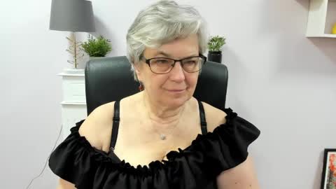 Snapshot of iris_xdesire chatting on May 8, 2026, 7:14 am I R I S online show from May 8, 2026, 7:14 am