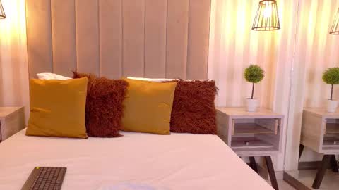 Iris  online show from December 14, 2025, 1:38 pm