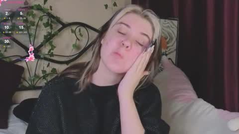 I am Cutie Iris3 online show from December 4, 2025, 9:29 am