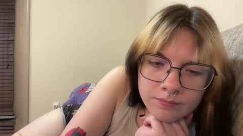 irissweets online show from April 29, 2026, 2:48 am