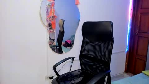 irix_moon online show from October 15, 2025, 3:39 am
