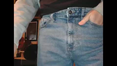 Snapshot of ironkokkk chatting on February 9, 2025, 6:37 pm Ironkokkk online show from February 9, 2025, 6:37 pm