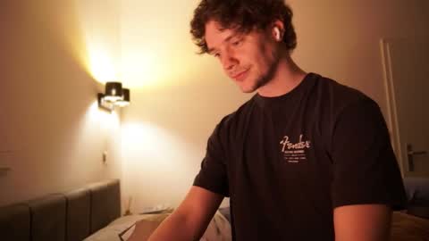 Snapshot of ironthud chatting on November 21, 2025, 9:57 pm Sam online show from November 21, 2025, 9:57 pm