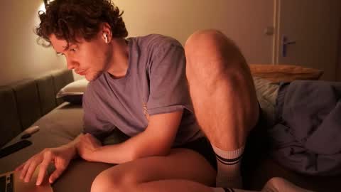 Snapshot of ironthud chatting on November 23, 2025, 9:36 pm Sam online show from November 23, 2025, 9:36 pm