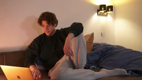 Snapshot of ironthud chatting on November 24, 2025, 10:53 pm Sam online show from November 24, 2025, 10:53 pm