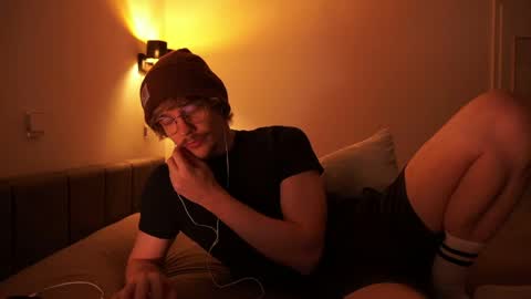 Sam online show from April 18, 2026, 10:21 pm