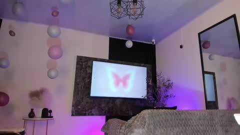 isa_____ online show from March 9, 2025, 3:54 am