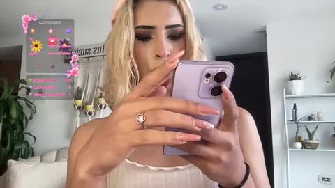 Isabella online show from March 22, 2026, 9:18 pm