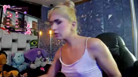 Isabella online show from July 8, 2026, 1:04 pm