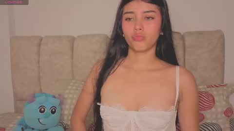 Snapshot of isa_dolly chatting on June 10, 2026, 9:35 pm Isa Dolly online show from June 10, 2026, 9:35 pm