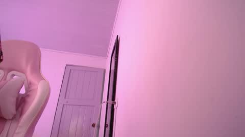 Isabella  online show from February 6, 2026, 2:42 pm