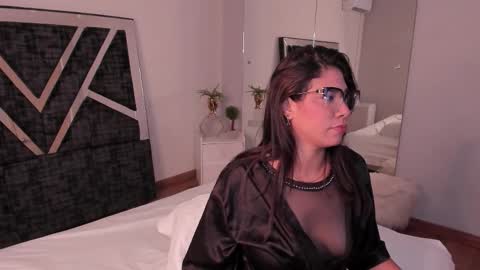 Snapshot of isa_jonness_ chatting on February 1, 2026, 12:48 pm oIssaJonneso online show from February 1, 2026, 12:48 pm