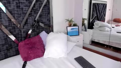 Snapshot of isa_jonness_ chatting on February 19, 2026, 1:07 pm oIssaJonneso online show from February 19, 2026, 1:07 pm