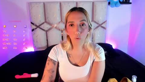 isa_klein online show from May 14, 2026, 5:03 am
