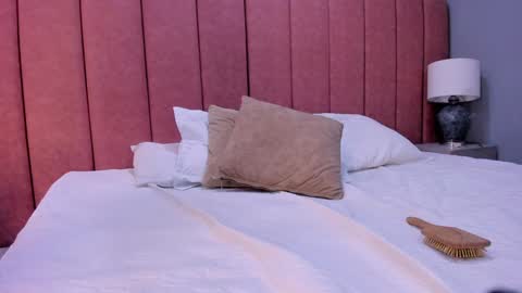 Isa  online show from January 14, 2025, 6:28 pm